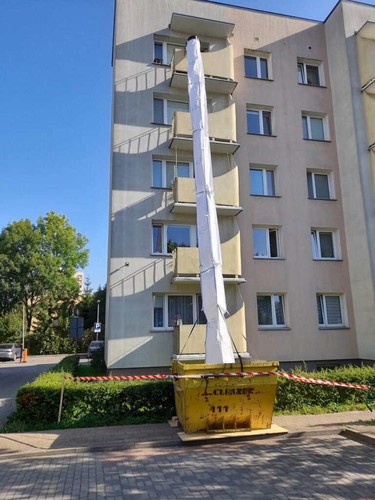 Flexible Schuttrutsche im Einsatz in Italien — Fassadenrenovierung